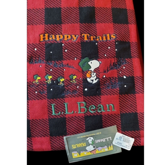 NWT L.L. Bean Peanuts Buffalo Plaid Scarf - Picture 3 of 4
